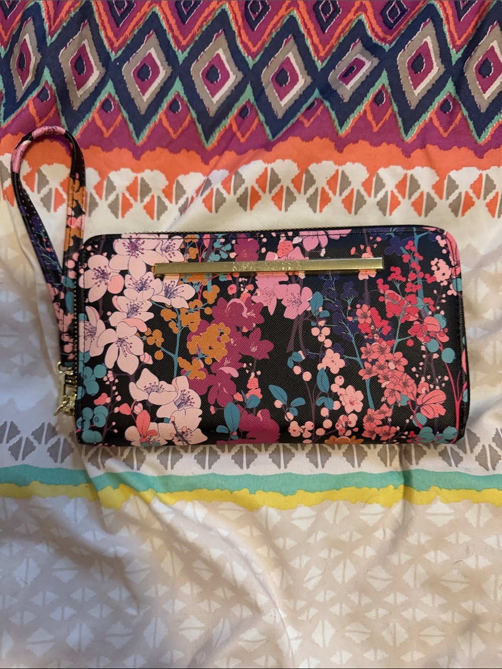 STEVE MADDEN Large Floral Zip-Around Wristlet Wallet - Pink/Black